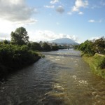 北上川の向こうに見えるは岩手山